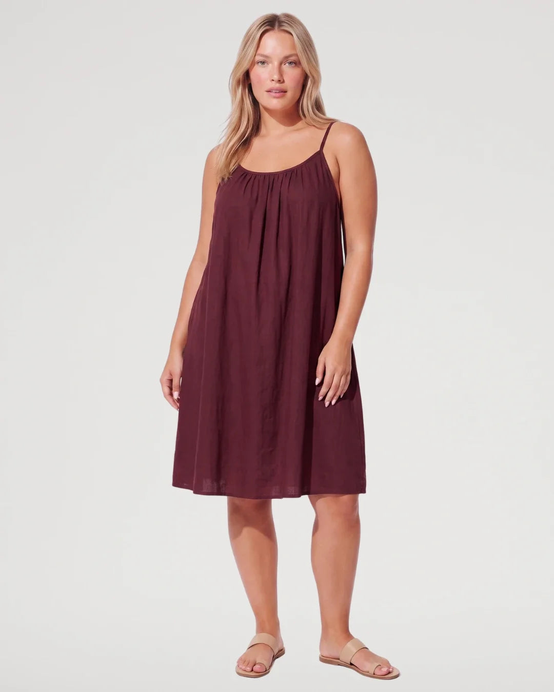 Vestido Casual de Tirantes Finos con Espalda Abierta - Aura Barcelona