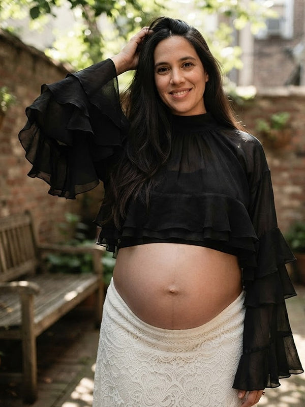 Top Premamá Blanco Roto con Volantes, Transparencias y Manga Acampanada