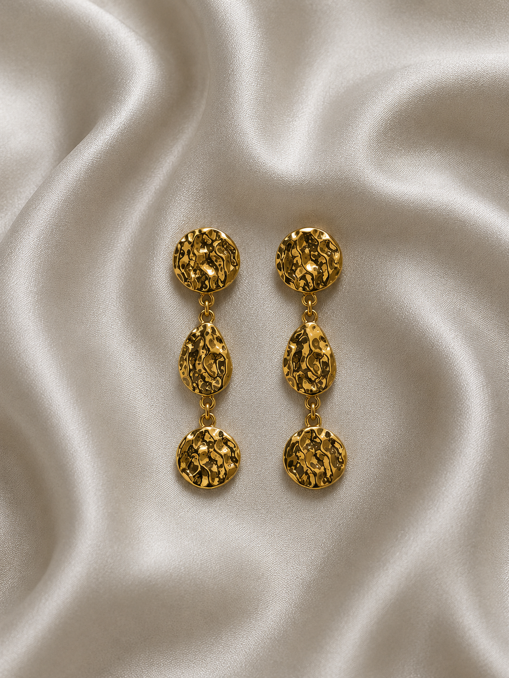 Pendientes cadena medallas picadas doradas