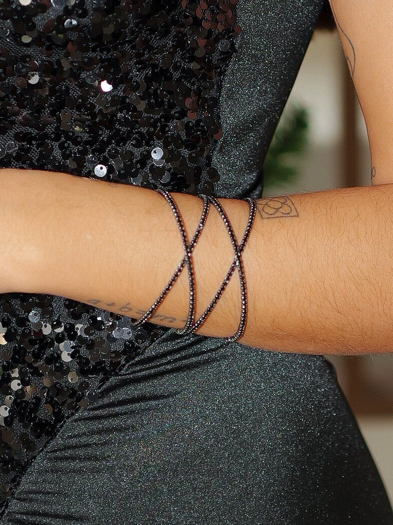 Brazalete cruzado brillos negro
