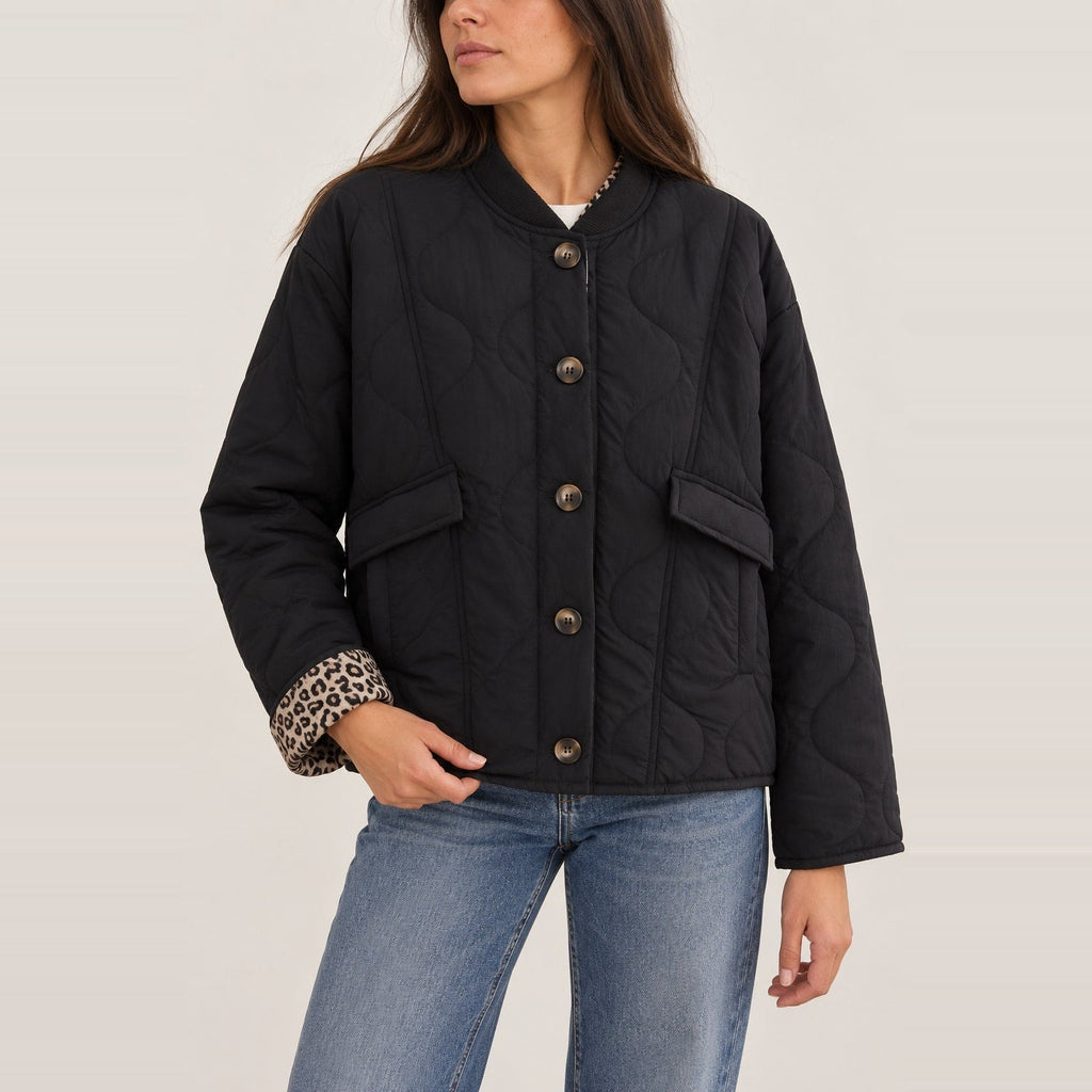 Chaqueta Acolchada Corta para Mujer | Guateada con Botones y Forro de Leopardo