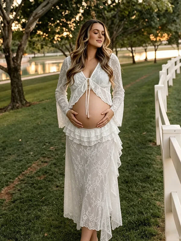 Vestido Premamá Blanco de Encaje con Manga Acampanada