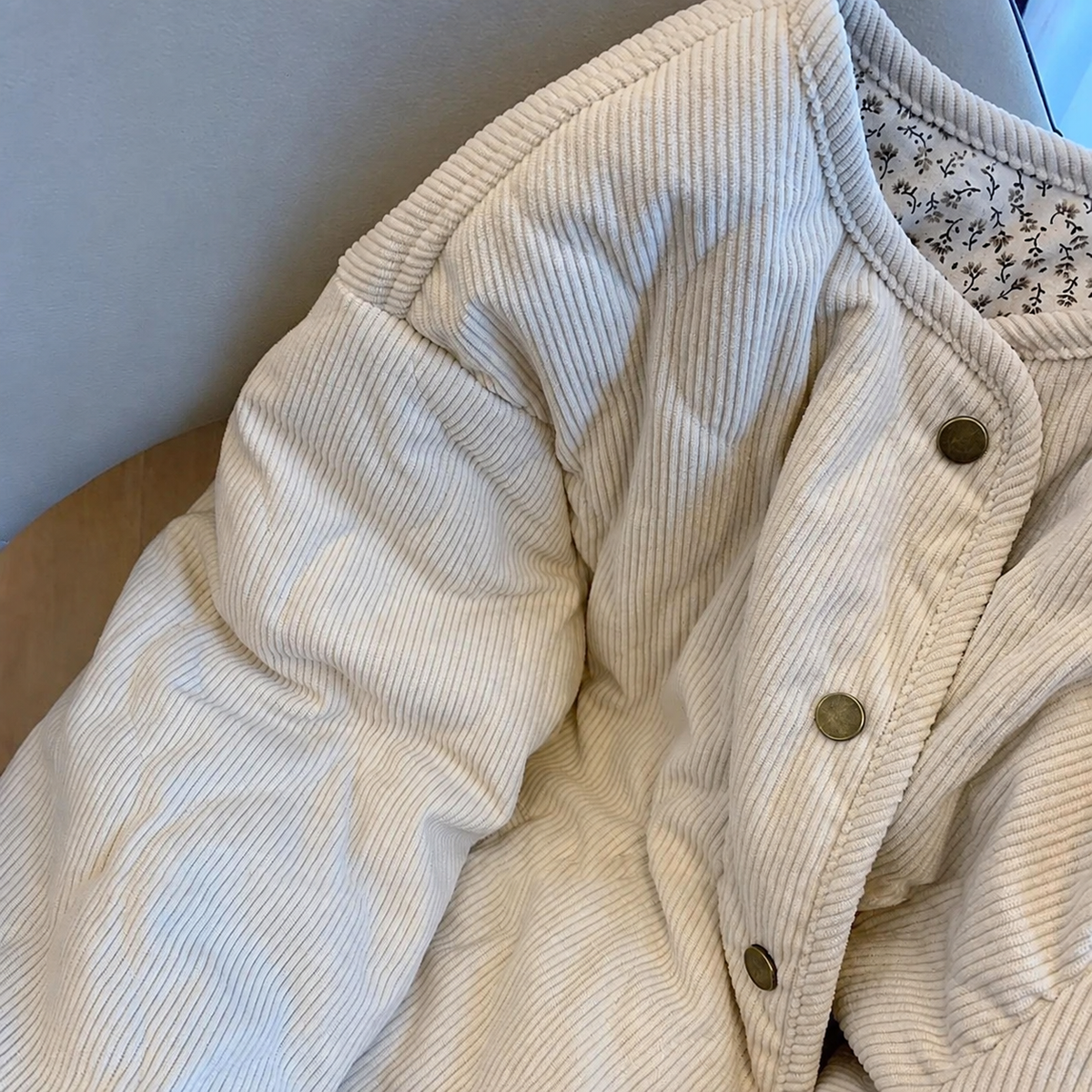Chaqueta Acolchada para Mujer | Cazadora Guateada Beige con Forro Estampado